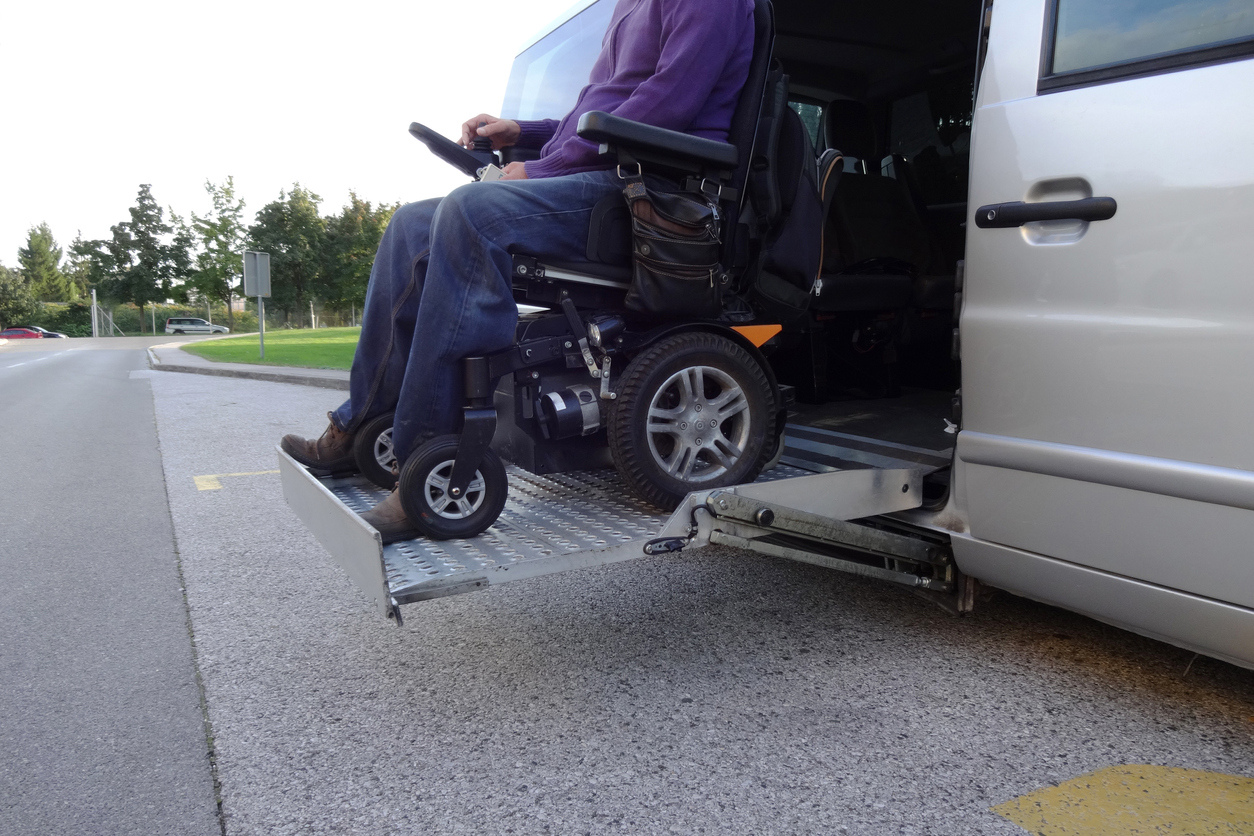vitamina penitencia Te mejorarás Ramps v. Lifts: Which One is Right for Your Mobility Vehicle? - NMEDA